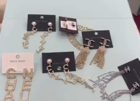 Phát hiện nhiều quần áo, phụ kiện,... giả nhãn hiệu nổi tiếng tại cửa hàng Trang Nemo