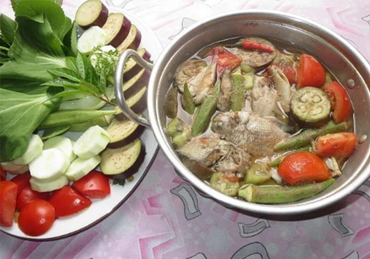 Đến tận bây giờ, những người đi xa vẫn còn nhớ nồi cá hủn hỉn kho tiêu của má.