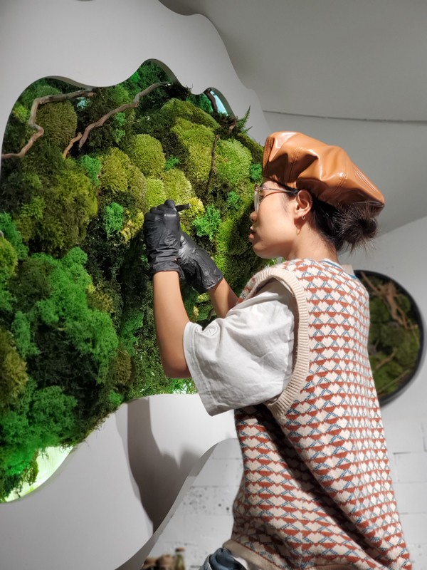 Giá của mỗi bức tranh phụ thuộc vào yếu tố kích thước, hình dạng thiết kế và độ phức tạp, tính sáng tạo của sản phẩm