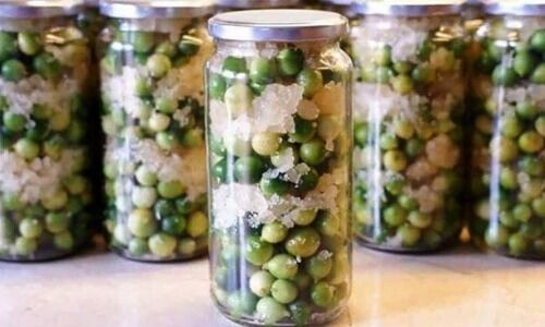 Chanh rừng thường được ngâm với đường phèn, muối hoặc mật ong