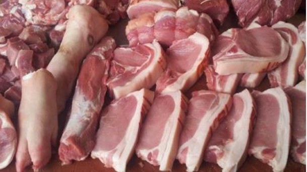 Giá thịt lợn đồng loạt giảm, ngành chăn nuôi  “khóc ròng”