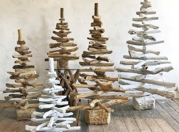 Muôn kiểu tạo hình cây thông "không giống ai" mùa Giáng Sinh