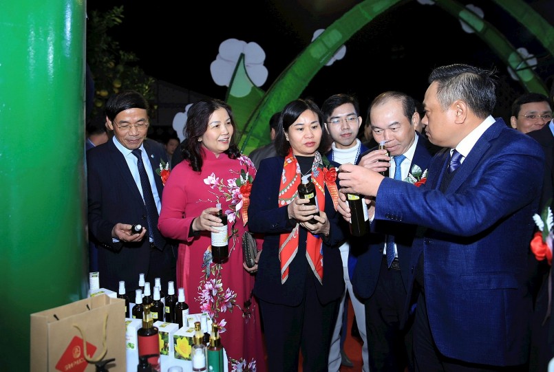 Các gian hàng có nhiều sản phẩm gây ấn tượng