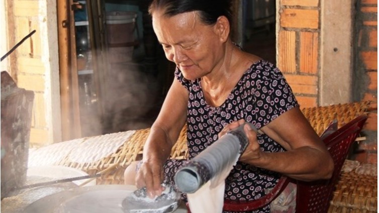 Loại bánh dai, nướng thơm, ăn giòn có gì đặc biệt mà là đặc sản nổi tiếng Tây Ninh