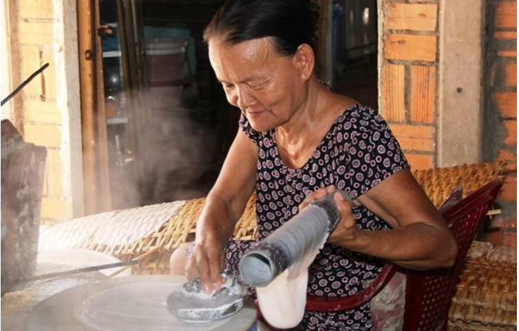 Loại bánh dai, nướng thơm, ăn giòn có gì đặc biệt mà là đặc sản nổi tiếng Tây Ninh