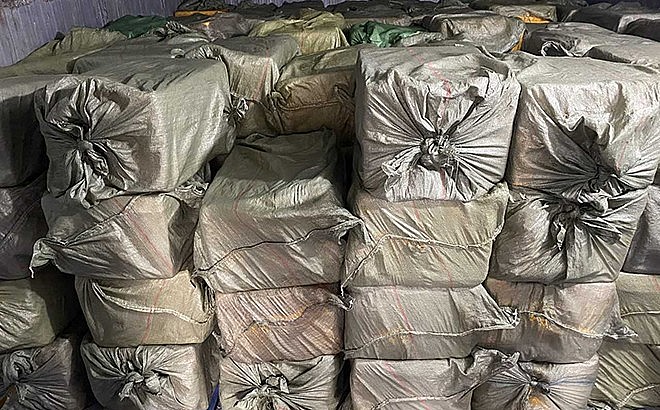 Tịch thu toàn bộ hàng hóa Tịch thu toàn bộ hàng hóa