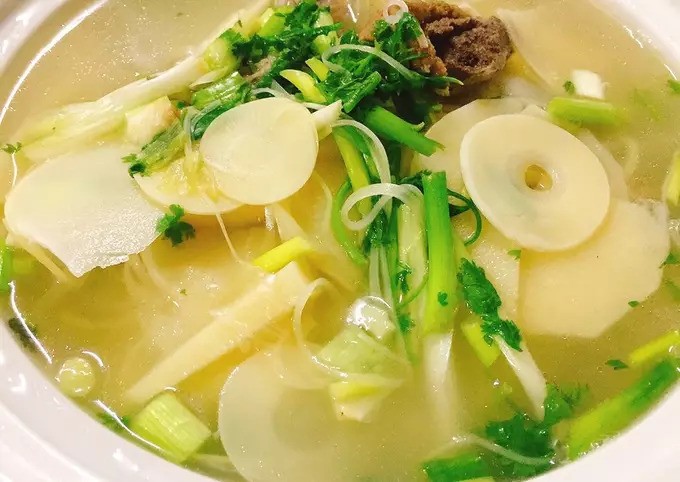 Măng tre nấu sườn được món canh vừa ngon lại bổ