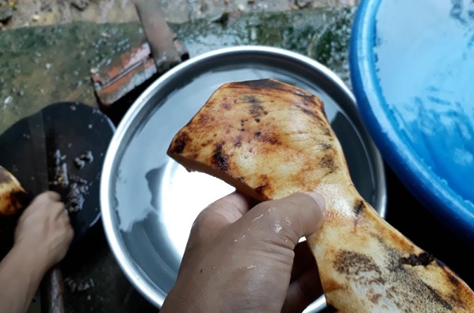 Da trâu tươi sau khi đốt lửa hồng