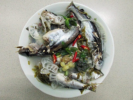 Cá út nấu canh chua là một đặc sản Vĩnh Long