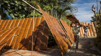 Nghề làm bánh tráng thủ công tại ấp Cây Xoài được công nhận là nghề truyền thống