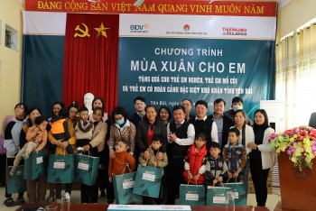 Trao quà cho trẻ em có hoàn cảnh đặc biệt khó khăn tại tỉnh Yên Bái