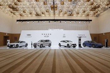 Dàn xe điện hạng sang lần đầu "chiếm sóng" Car Awards