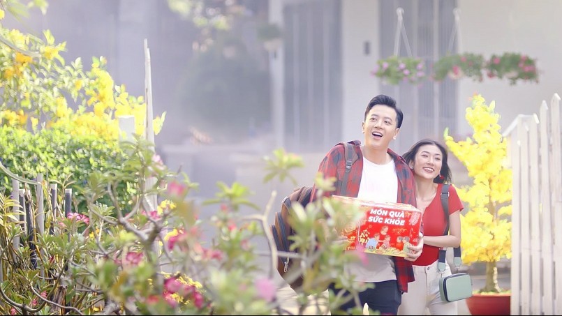 Trên đường về quê, mỗi người con đừng quên mang theo món quà sức khỏe cho cha mẹ, gia đình.