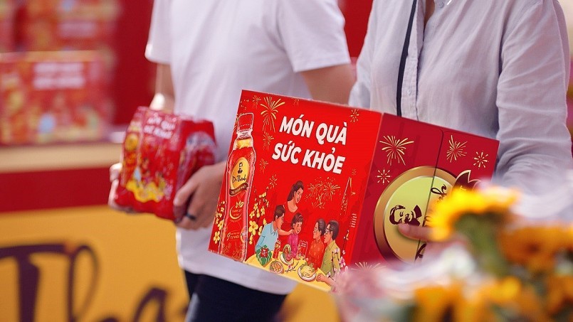 Trao tặng món quà sức khỏe cho cha mẹ đang được người trẻ lựa chọn thành xu hướng trong thời gian gần đây.