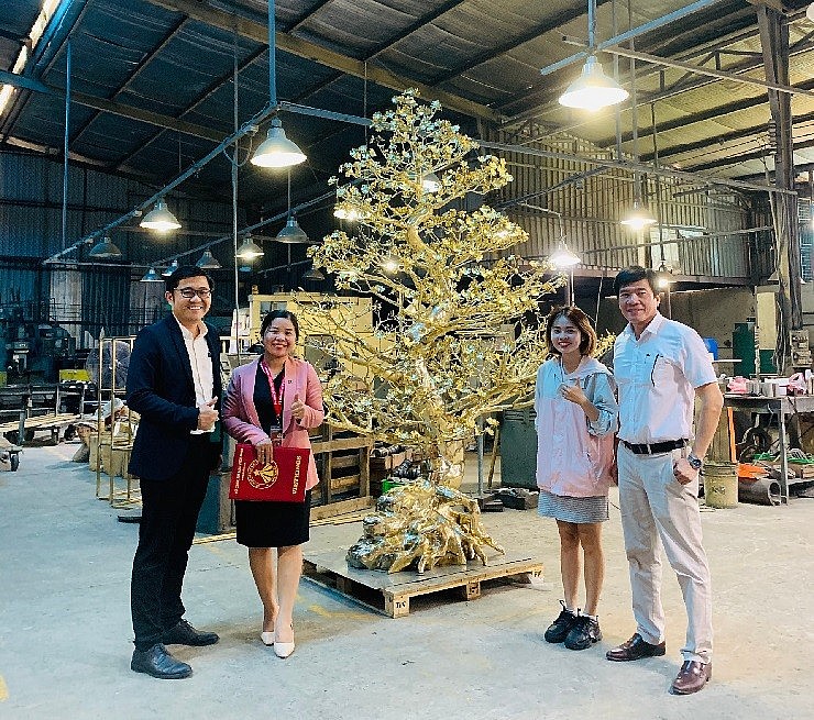 Tác phẩm cây mai mạ vàng sẽ tham gia Hội chợ Hoa lớn nhất miền Bắc tại Mỹ Đình (Hà Nội) trong những ngày tới. Đồng thời, công ty đang có kế hoạch đấu giá sản phẩm này, dành số tiền góp quỹ từ thiện cho trẻ em khó khăn và người già neo đơn.