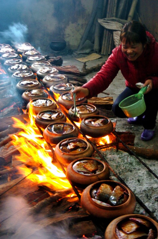 Nồi đất Trù Sơn kho món cá trứ danh đưa cơm ngày Tết Nồi đất Trù Sơn kho món cá trứ danh đưa cơm ngày Tết