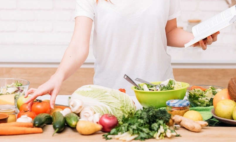 Điều chỉnh chế độ dinh dưỡng khoa học, hợp lý mang lại rất nhiều lợi ích cho sức khoẻ.