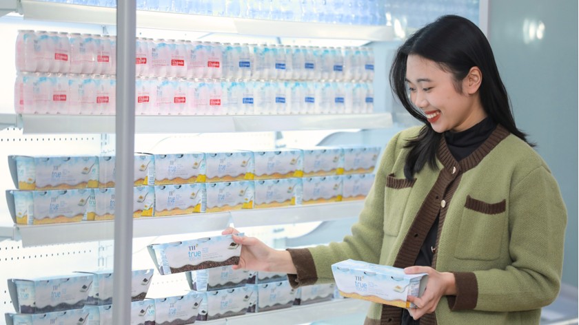 TH true YOGURT Xoài - Hạt chia tự nhiên và nếp cẩm tự nhiên