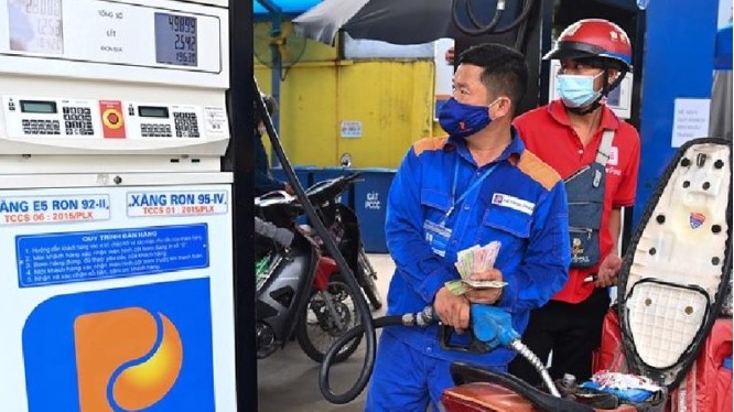 Giá xăng dầu đồng loạt tăng mạnh ngày đầu năm mới