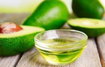 Không phải dầu dừa, có một loại dầu thiên nhiên có công dụng cực “đỉnh” cả ở trong bếp lẫn bàn trang điểm
