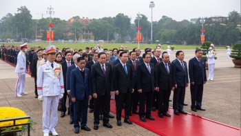 Đại biểu dự kỳ họp bất thường lần thứ 2, Quốc hội khóa XV vào lăng viếng Chủ tịch Hồ Chí Minh