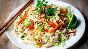 "Giải cứu" thịt gà ngày Tết với 5 món nộm ngon quên lối về