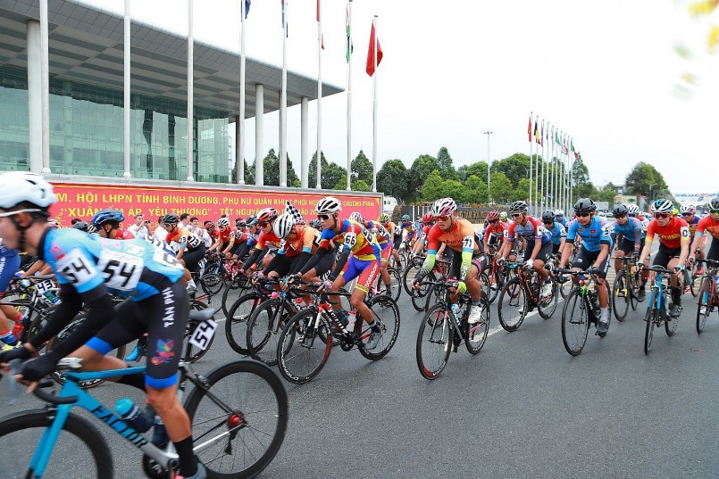 Không khí tranh tài sôi động trong ngày thi đấu đầu tiên Không khí tranh tài sôi động trong ngày thi đấu đầu tiên