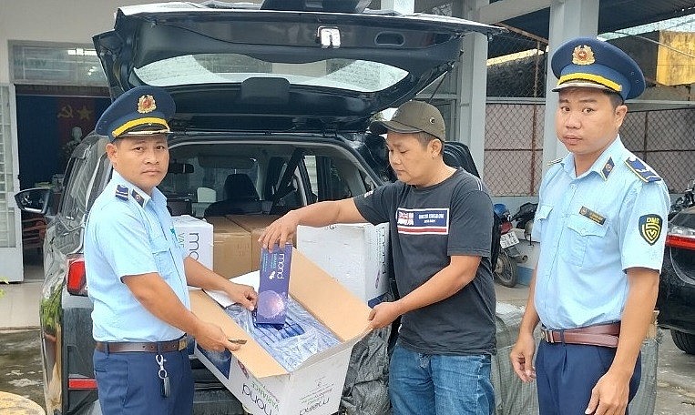 Đối tượng cùng tang vật vi phạm bị thu giữ