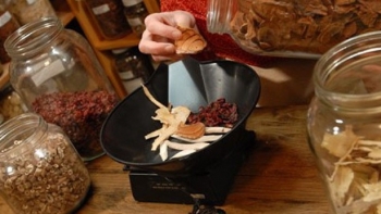 Những sai lầm tai hại khi dùng thuốc y học cổ truyền, cần tránh ngay!