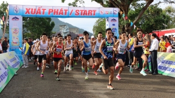 Giải Vô địch quốc gia Việt dã leo núi “Chinh phục đỉnh cao Bà Rá” lần thứ 28 thu hút hàng nghìn người tham gia tranh tài