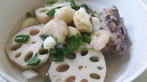 Canh sườn củ ấu