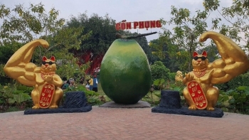 "Cười xỉu" với dàn linh vật mèo mừng Tết Quý Mão 2023 khắp nơi tại Việt Nam