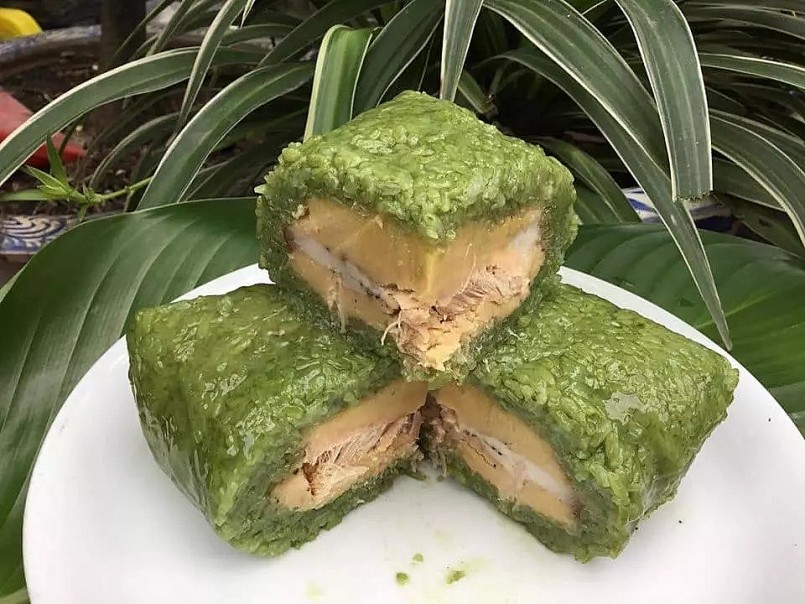 Bánh chưng xanh mướt thơm mùi lá riềng