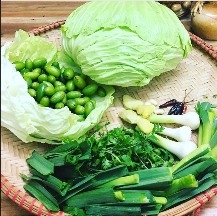 Đặc sản gì vừa chua vừa chát, cuốn bắp cải chấm chẩm chéo thì ngon khỏi bàn