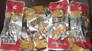 Bắc Giang: Tạm giữ 36.000 túi chân gà ăn liền nhập lậu