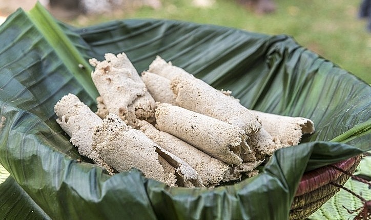 Sau thời gian lên men tối thiểu khoảng ba tháng, enset có thể được sử dụng làm một món ăn giống như bánh mì, có tên kocho và càng để lâu càng ngon và có mùi như phô mai.