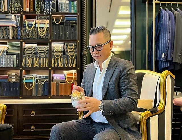 Riêng tiền chim, anh Chương đã bỏ ra hơn 10 tỷ đồng, còn lồng, khay ăn… theo bộ khoảng 10 tỷ nữa. 