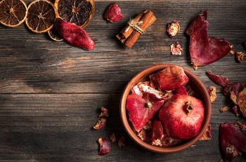 Ăn lựu đừng vội vứt vỏ, vỏ lựu có rất nhiều công dụng với sức khỏe