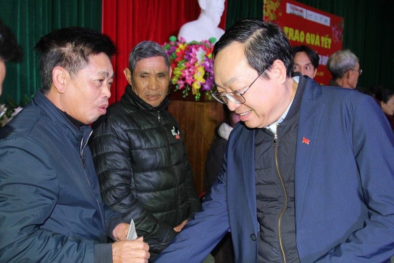 Hà Tĩnh: TCĐT Thương hiệu & Sản Phẩm phối hợp tổ chức chương trình tết vì người nghèo