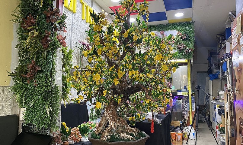 Tác phẩm mai vàng được tạo từ đất sét từng gây sốt trong dịp tết năm trước.