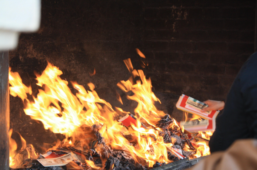 Đề nghị không đốt đồ mã tại các cơ sở thờ tự Phật giáo Đề nghị không đốt đồ mã tại các cơ sở thờ tự Phật giáo