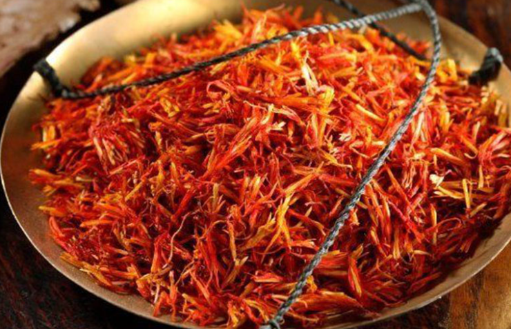 Cây hồng hoa giúp điều hòa kinh nguyệt rất tốt