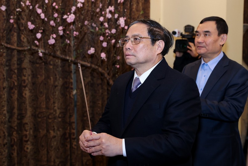 Thủ tướng Phạm Minh Chính dâng hương tưởng nhớ Đại tướng Võ Nguyên Giáp - Ảnh: VGP/Nhật Bắc Thủ tướng Phạm Minh Chính dâng hương tưởng nhớ Đại tướng Võ Nguyên Giáp - Ảnh: VGP/Nhật Bắc