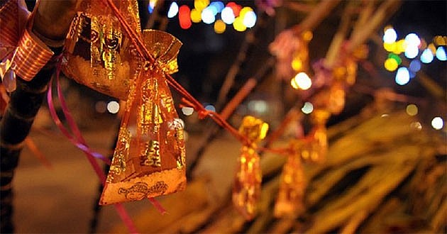 Vào ngày đầu tiên của năm mới, người ta sẽ mua muối mang về nhà