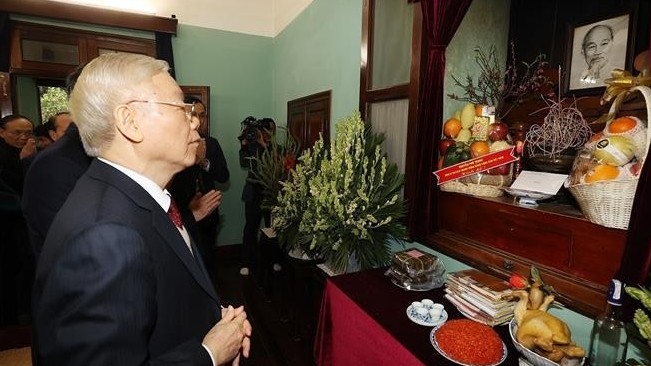 Tổng Bí thư Nguyễn Phú Trọng dâng hương tưởng nhớ Chủ tịch Hồ Chí Minh