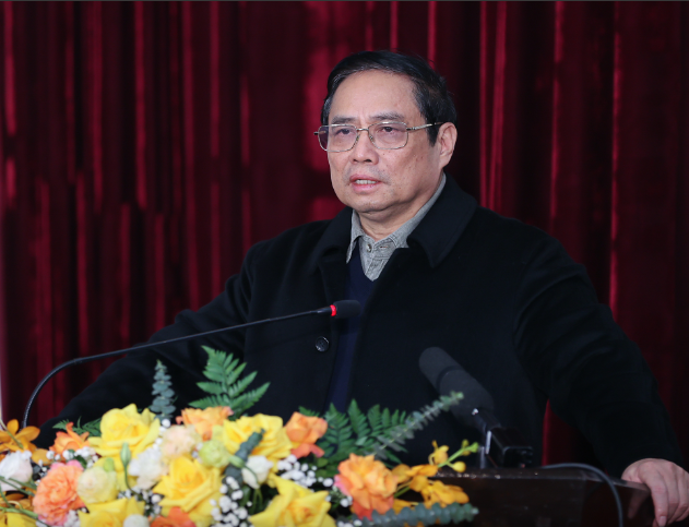 Thủ tướng mong Bệnh viện Hữu nghị Việt Đức tìm giải pháp tối ưu nhất có thể chăm lo, bảo vệ sức khoẻ cho nhân dân - Ảnh: VGP/Nhật Bắc