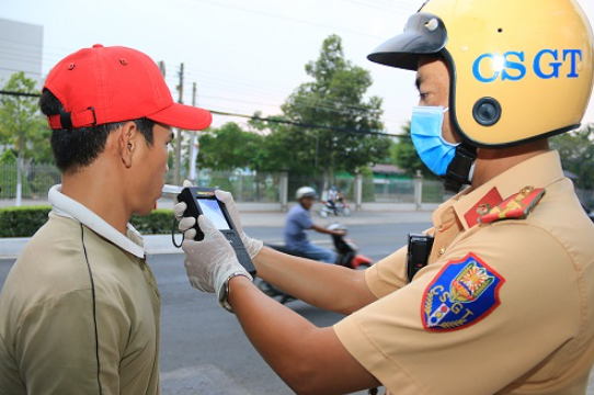 Mức phạt vi phạm nồng độ cồn đối với người điều khiển ô tô, xe máy, xe đạp
