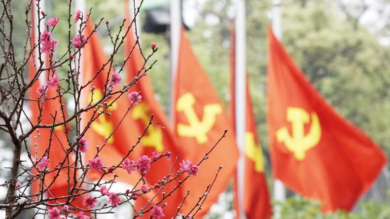 Xuân tiến bước