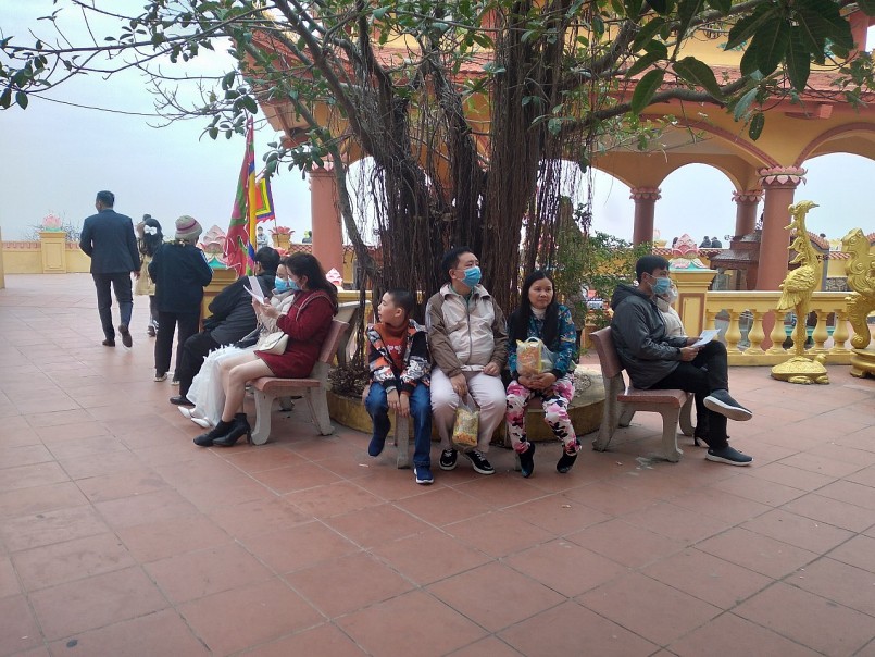 Trồng cây dại nhìn đâu cũng thấy quả “tím lịm tim”, 2 anh nông dân bỏ túi tiền tỷ mỗi năm