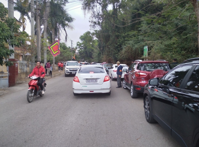 Trồng cây dại nhìn đâu cũng thấy quả “tím lịm tim”, 2 anh nông dân bỏ túi tiền tỷ mỗi năm